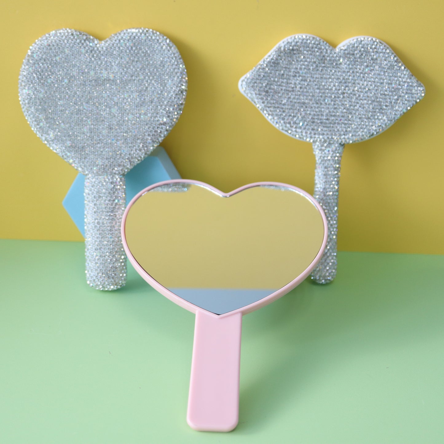 Handheld makeup mirror with diamond eyelash extension